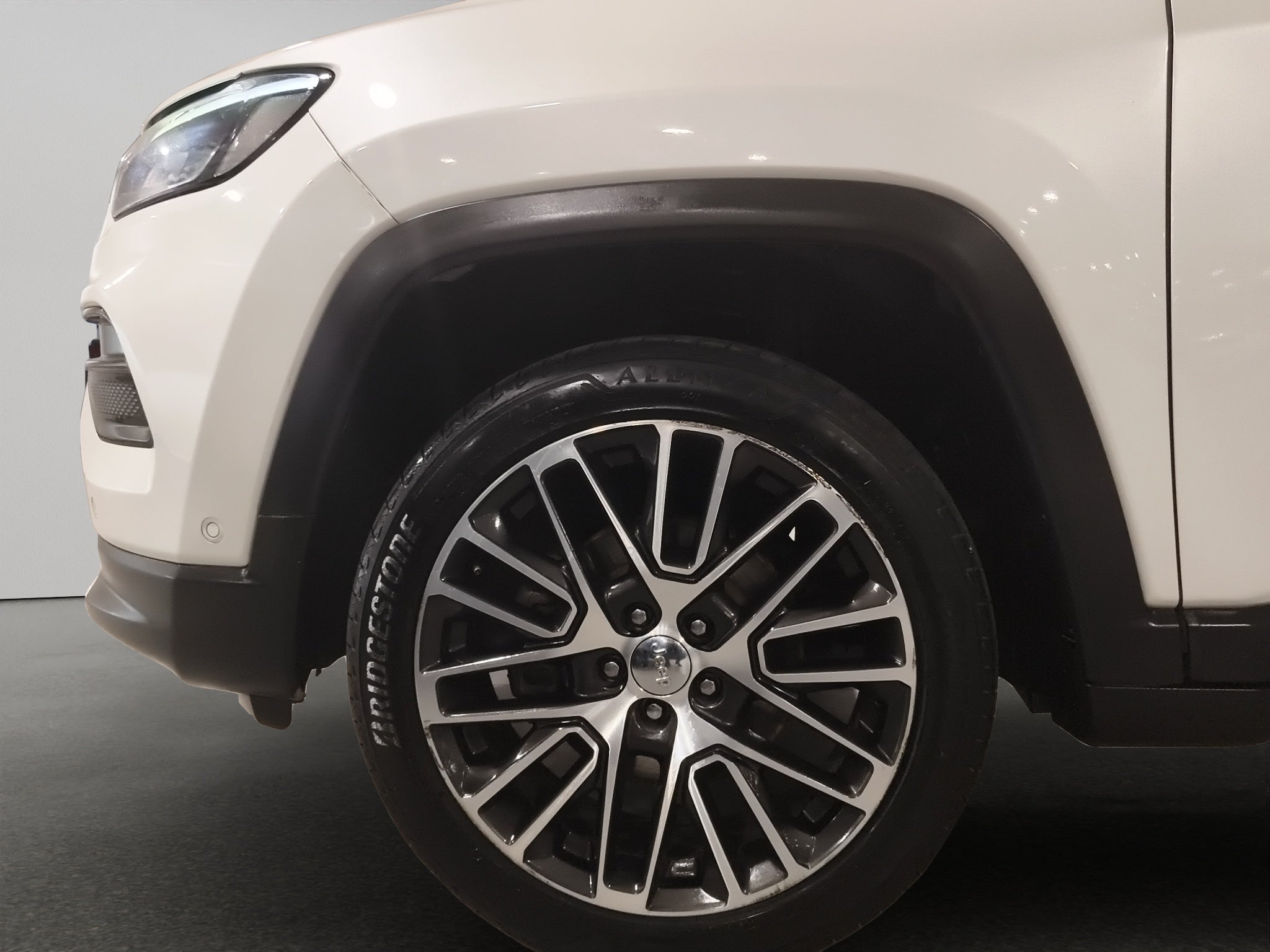 2023 Jeep Compass VUD 5 pts. Altitude, 1.3T, TA, a/ac. Aut., piel, cambios al volante, RA-19