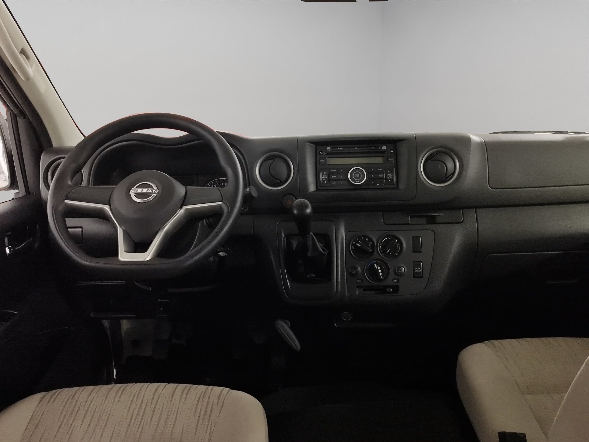 2022 Nissan Urvan Pasajeros 4 pts. TM5, a/ac., VE, 12 pas.