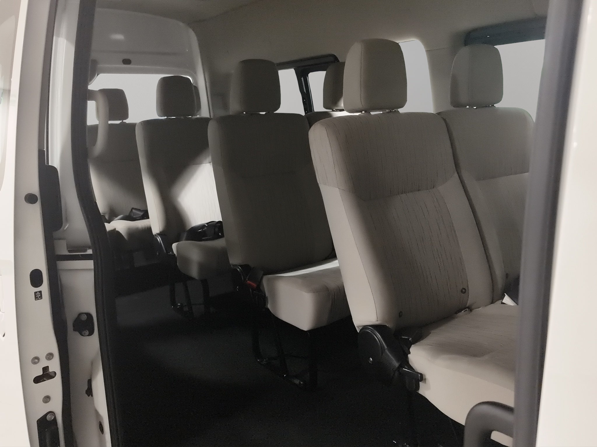 2022 Nissan Urvan Pasajeros 4 pts. TM5, a/ac., VE, 12 pas.
