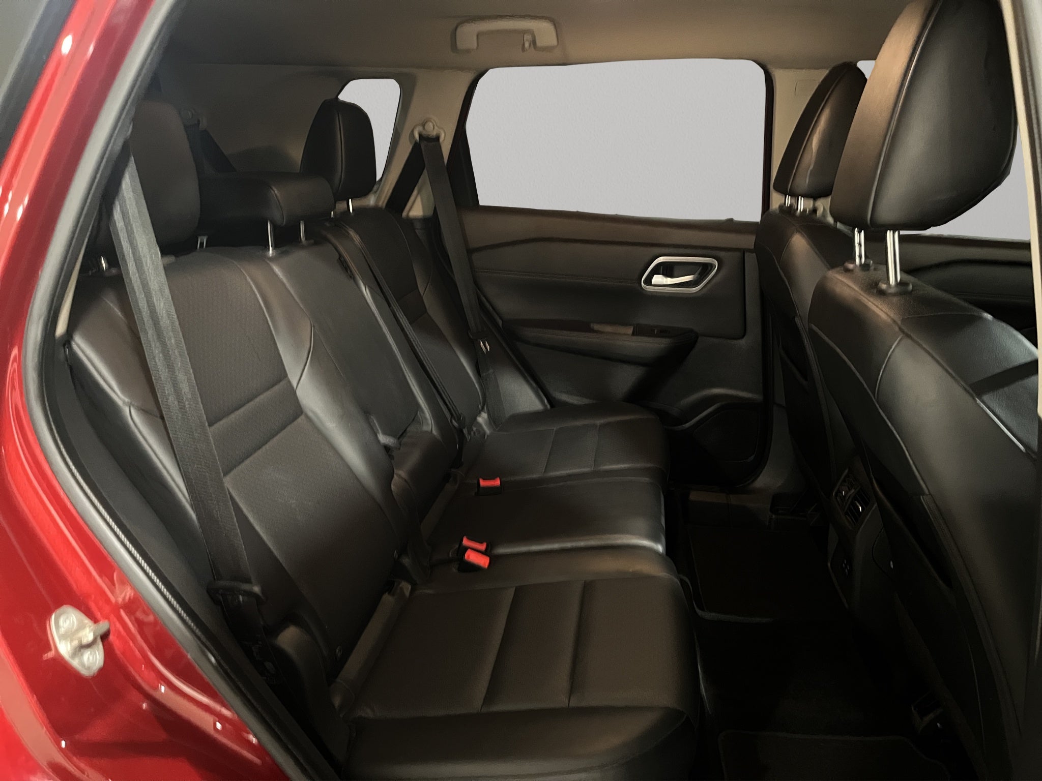 2023 Nissan X-Trail VUD 5 pts. Exclusive, TA, piel, RA-18 (línea nueva)