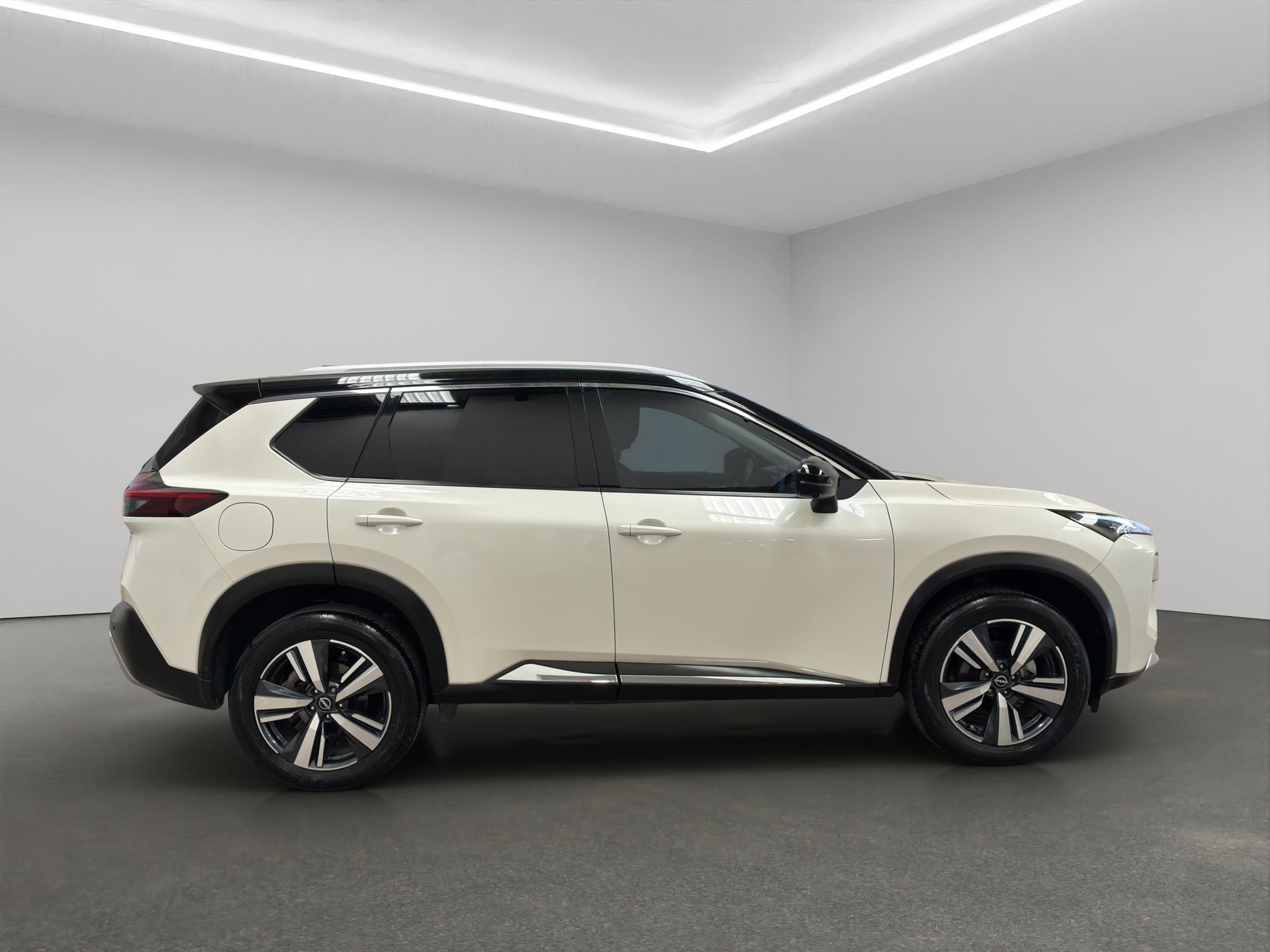 2024 Nissan X-Trail VUD 5 pts. Platinum Plus, TA, piel, QCP, GPS, ADAS, RA-19