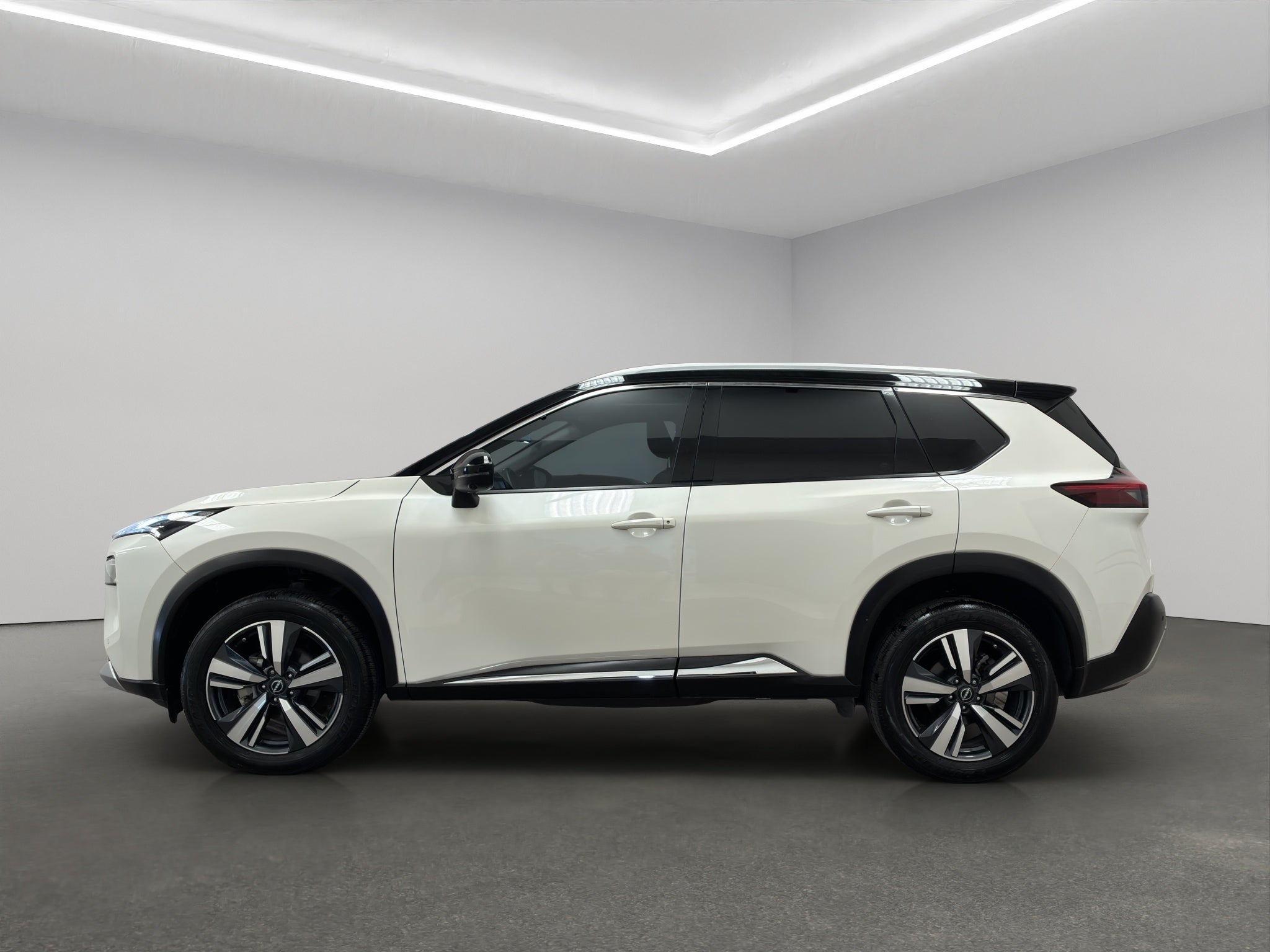 2024 Nissan X-Trail VUD 5 pts. Platinum Plus, TA, piel, QCP, GPS, ADAS, RA-19