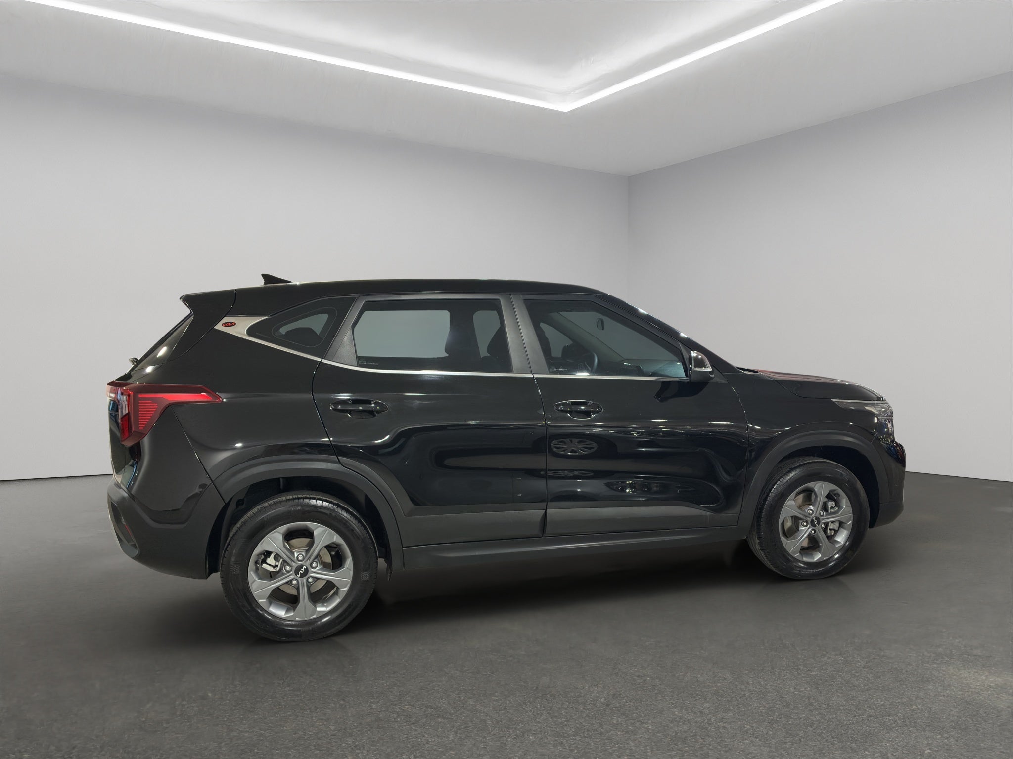 2024 Kia Seltos VUD 5 pts. EX, 1.5l, TA, RA-16 (cambio de línea)