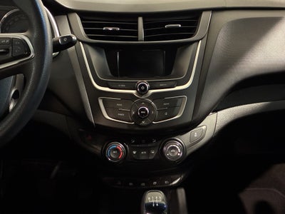 2023 Chevrolet Aveo 4 pts. LT, TM5, a/ac. Aut., f. niebla, RA-15 (línea anterior)