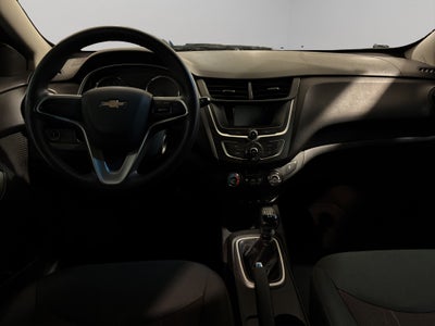 2023 Chevrolet Aveo 4 pts. LT, TM5, a/ac. Aut., f. niebla, RA-15 (línea anterior)