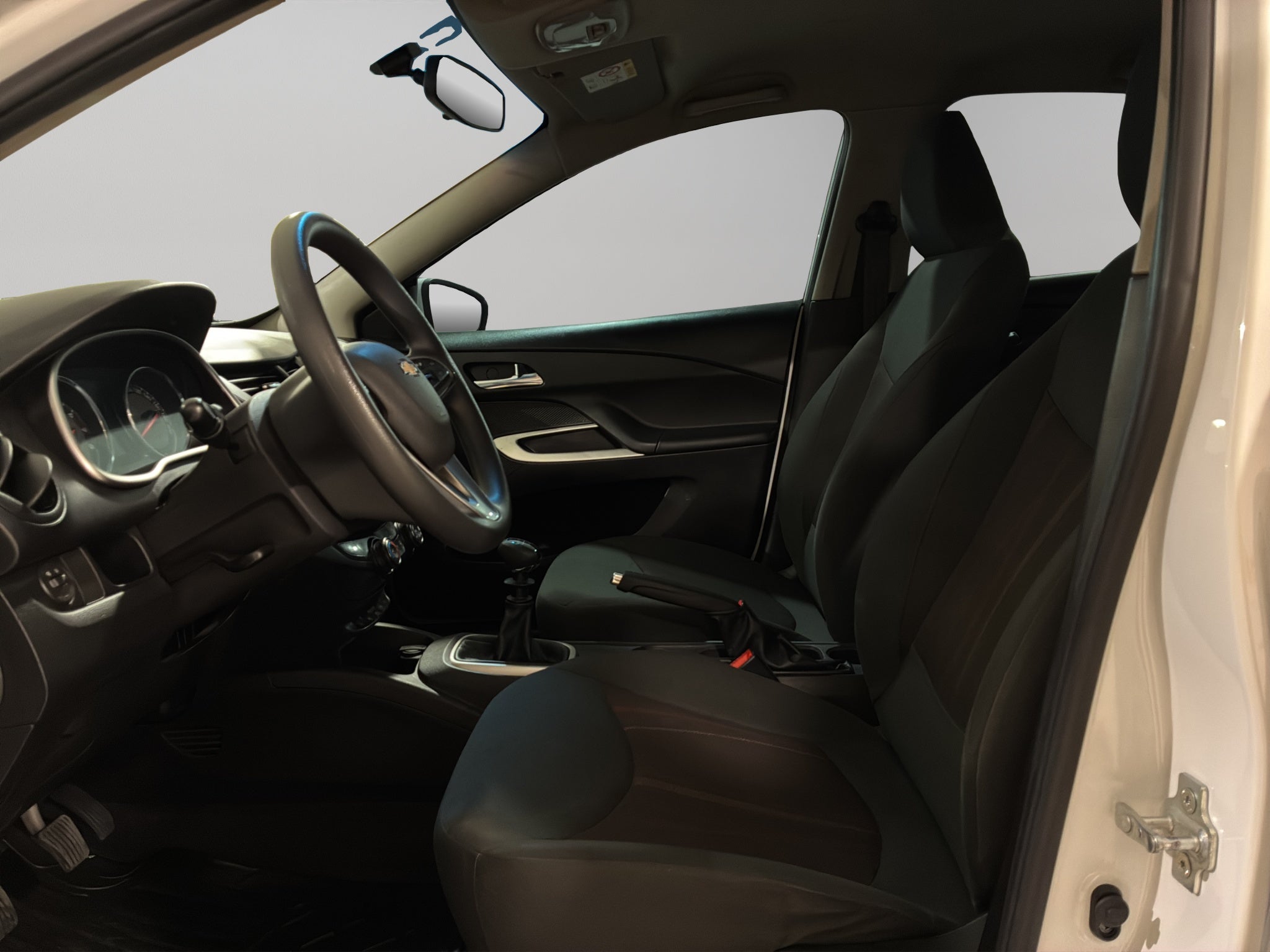 2023 Chevrolet Aveo 4 pts. LT, TM5, a/ac. Aut., f. niebla, RA-15 (línea anterior)