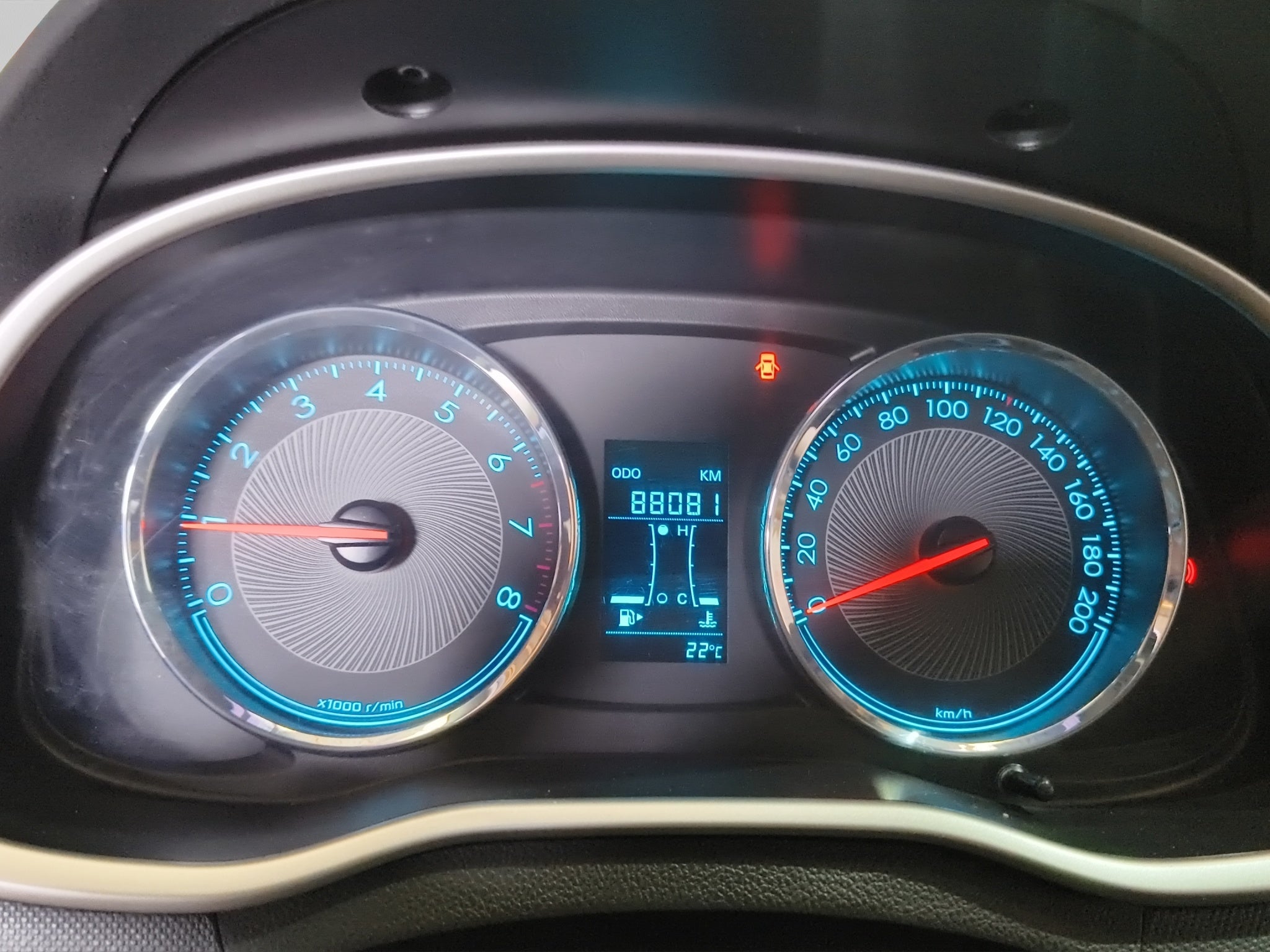 2020 Chevrolet Aveo 4 pts. LT, TM5, a/ac. Aut., f. niebla, RA-15