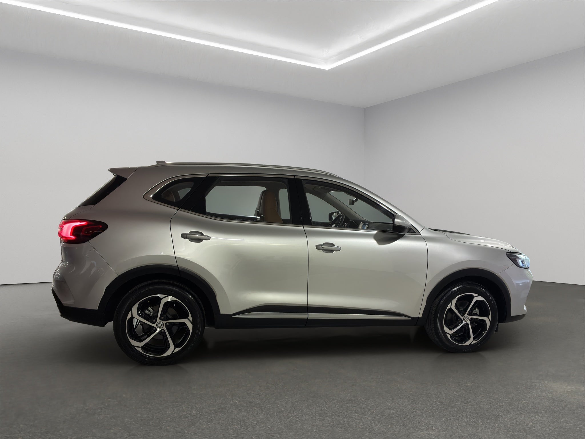 2024 MG HS VUD 5 pts. Trophy Pack, piel, astos. cubo, TP, RA-18 (línea nueva)