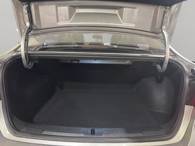 2024 MG MG5 4 pts. Elegance, 1.5l, TM5, VE, piel, QC, RA-16 (línea anterior)