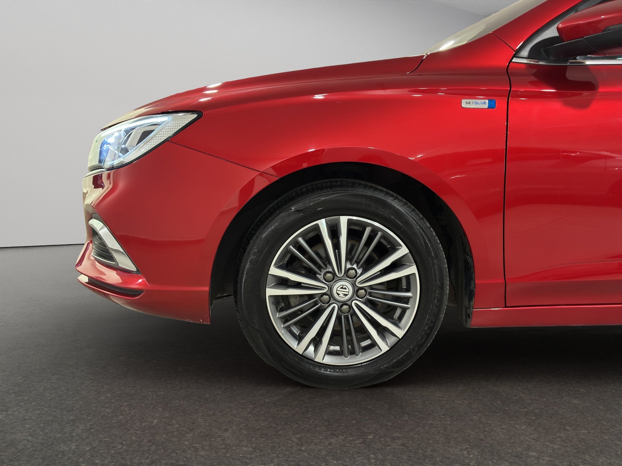 2024 MG MG5 4 pts. Elegance, 1.5l, TM5, VE, piel, QC, RA-16 (línea anterior)
