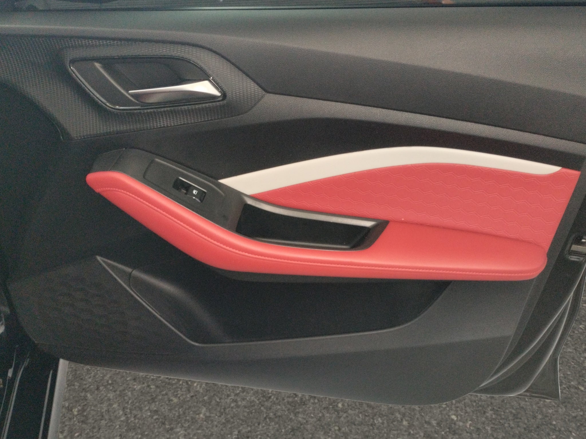 2024 MG GT 4 pts. Alpha, 1.5T, TA, piel, QC, cambios al volante, RA-17