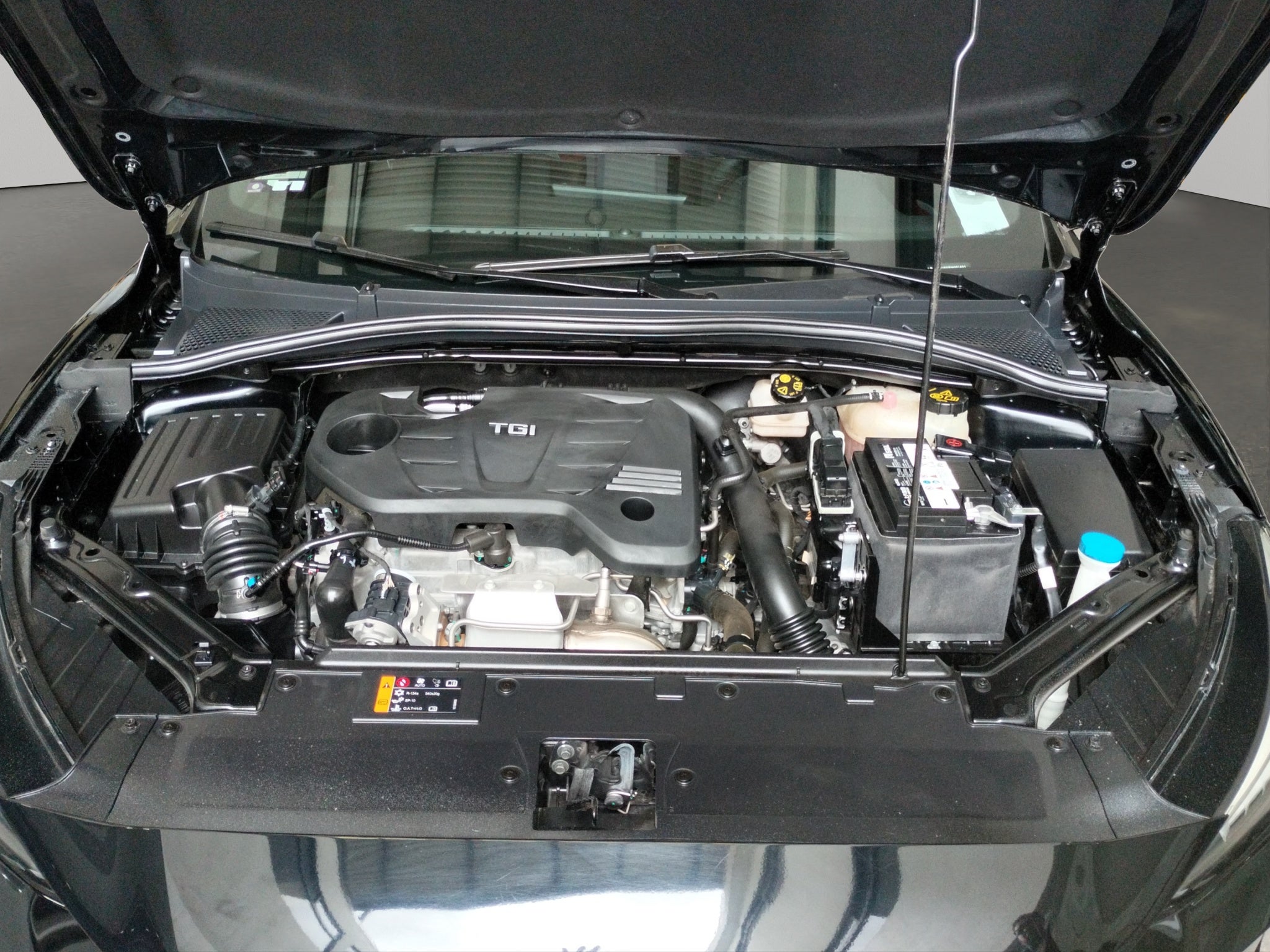 2024 MG GT 4 pts. Alpha, 1.5T, TA, piel, QC, cambios al volante, RA-17