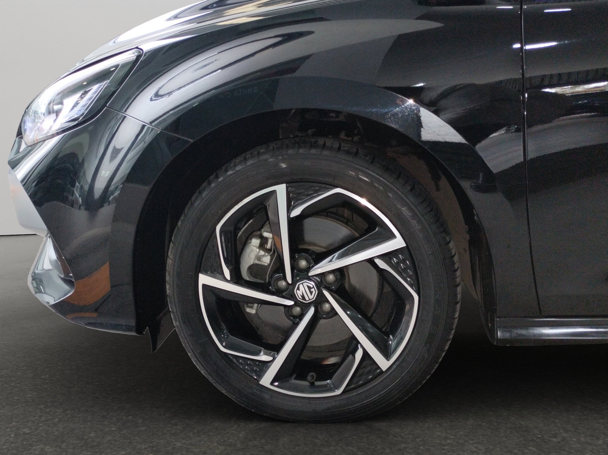 2024 MG GT 4 pts. Alpha, 1.5T, TA, piel, QC, cambios al volante, RA-17