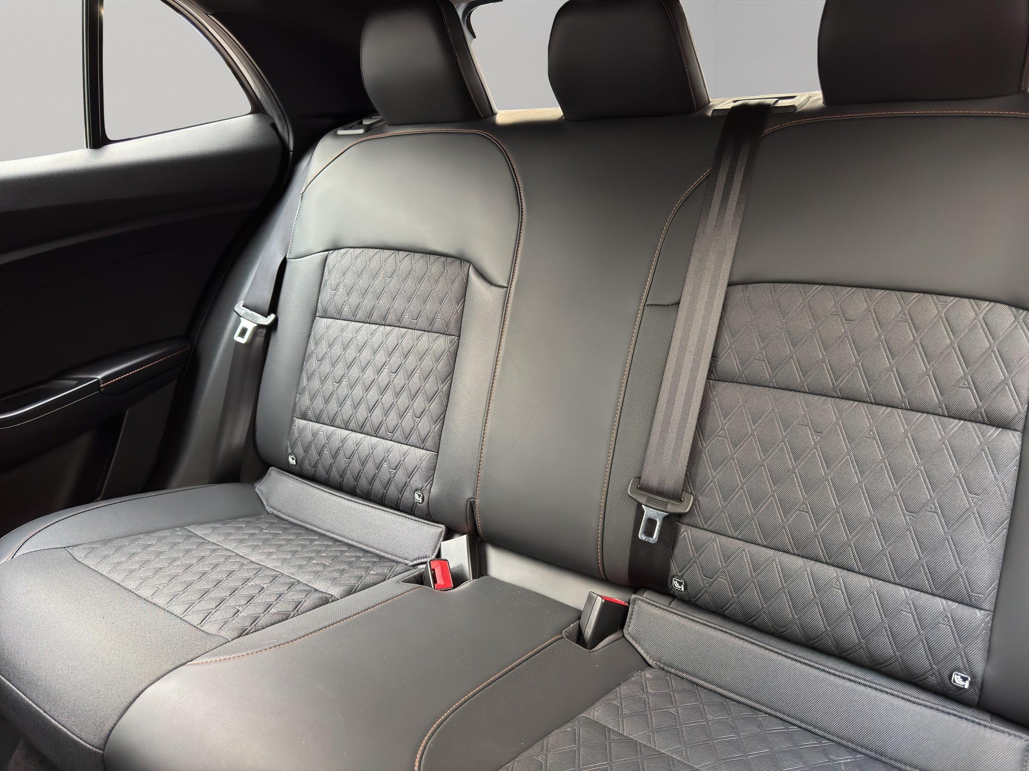 2025 MG MG3 5 pts. HB Excite, 1.5l, TA, VE, piel, QC, pantalla, RA-16