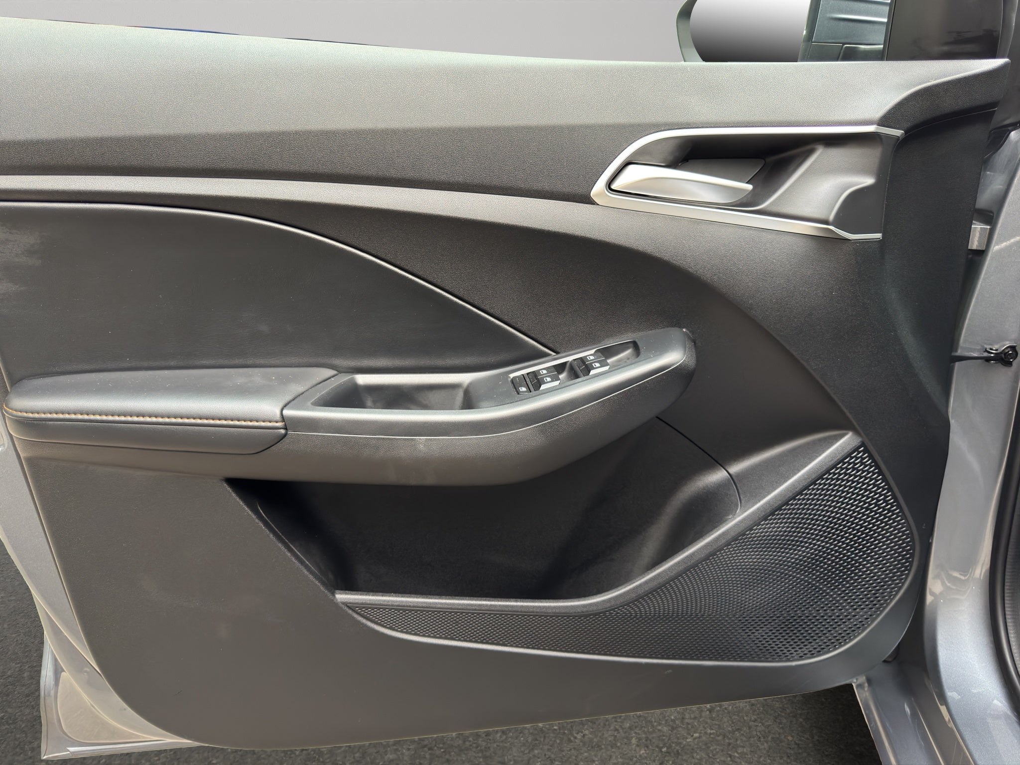 2025 MG MG3 5 pts. HB Excite, 1.5l, TA, VE, piel, QC, pantalla, RA-16