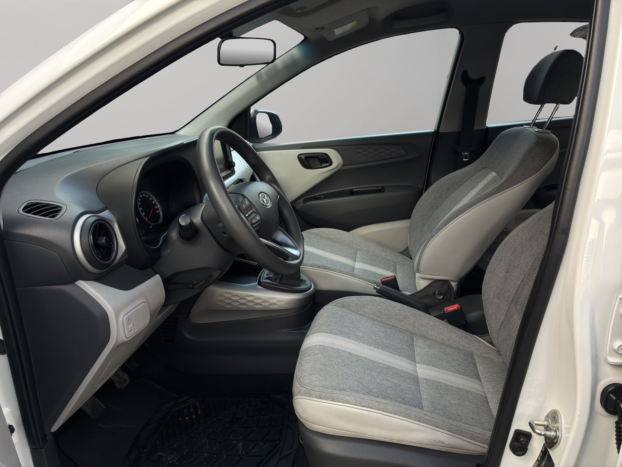 2022 Hyundai Grand i10 5 pts. HB GL MID, TM5, a/ac., RA-14