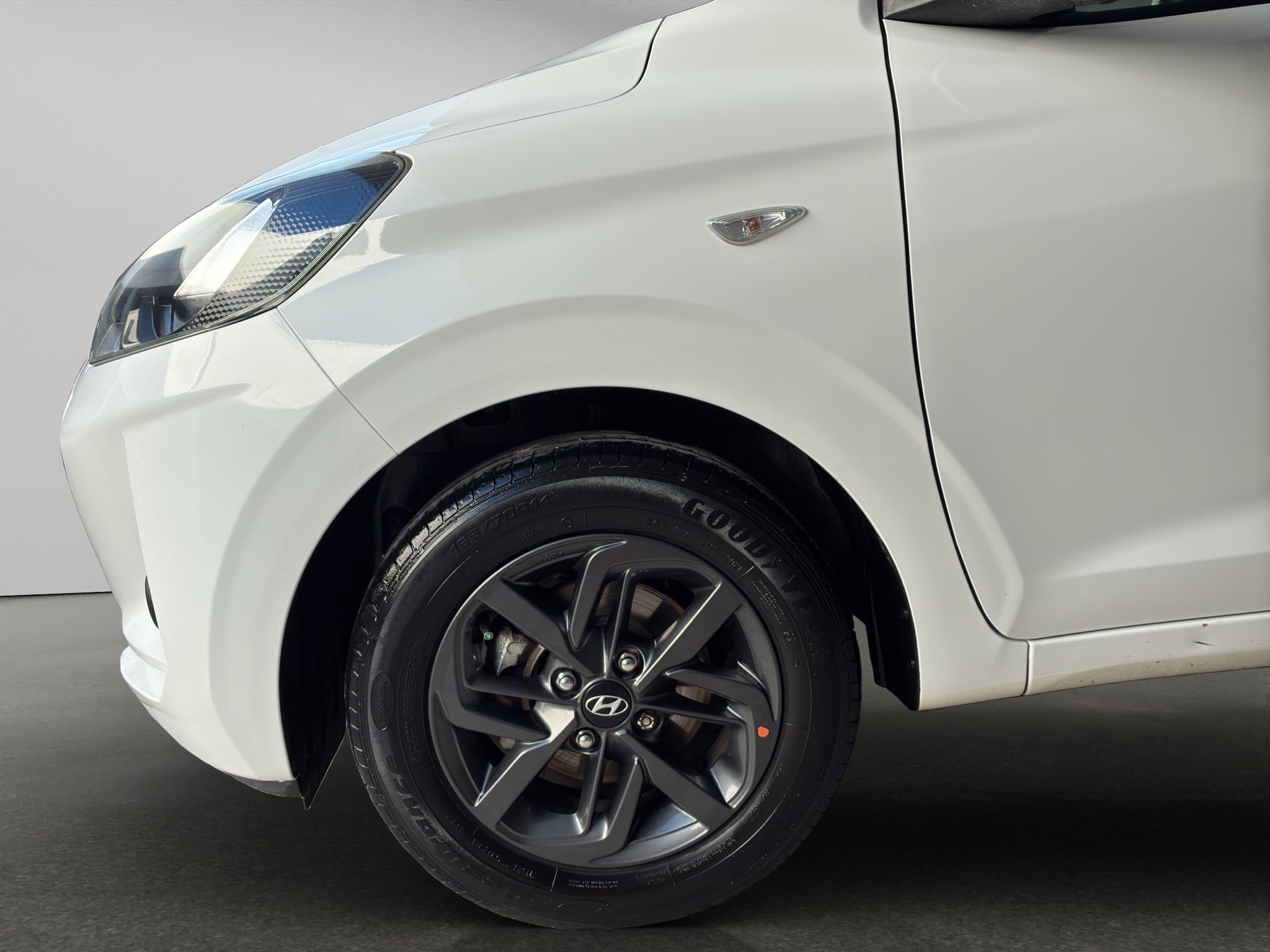 2022 Hyundai Grand i10 5 pts. HB GL MID, TM5, a/ac., RA-14