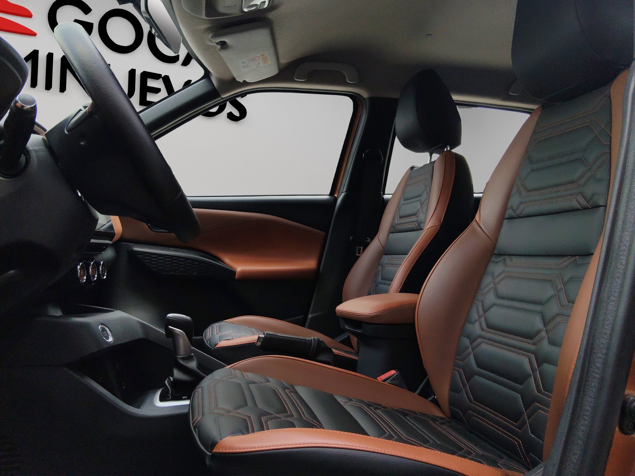 2025 Nissan Magnite VUD 5 pts. Exclusive, 1.0T, TM5, piel, RA-16