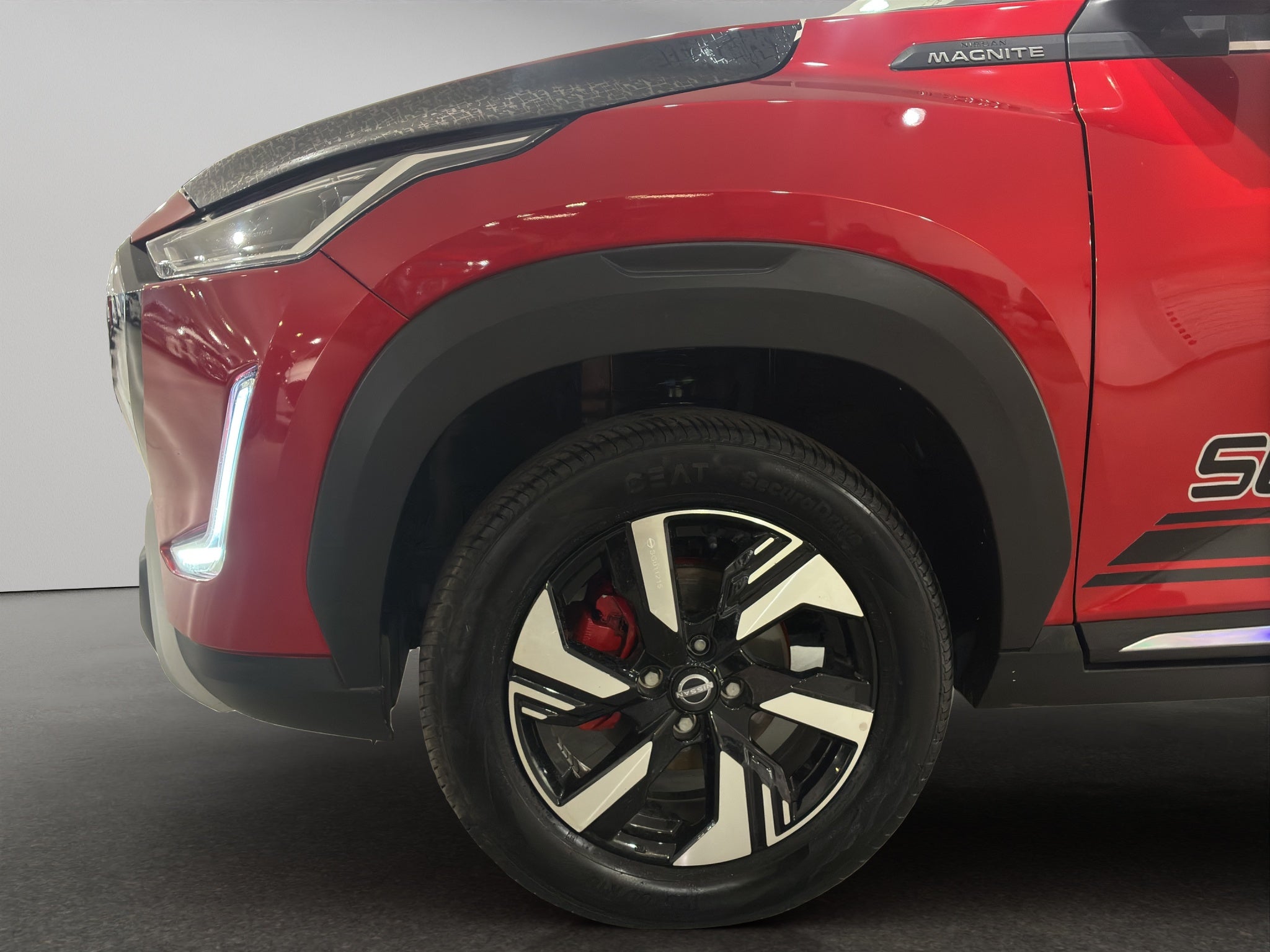 2025 Nissan Magnite VUD 5 pts. Exclusive, 1.0T, TM5, piel, RA-16