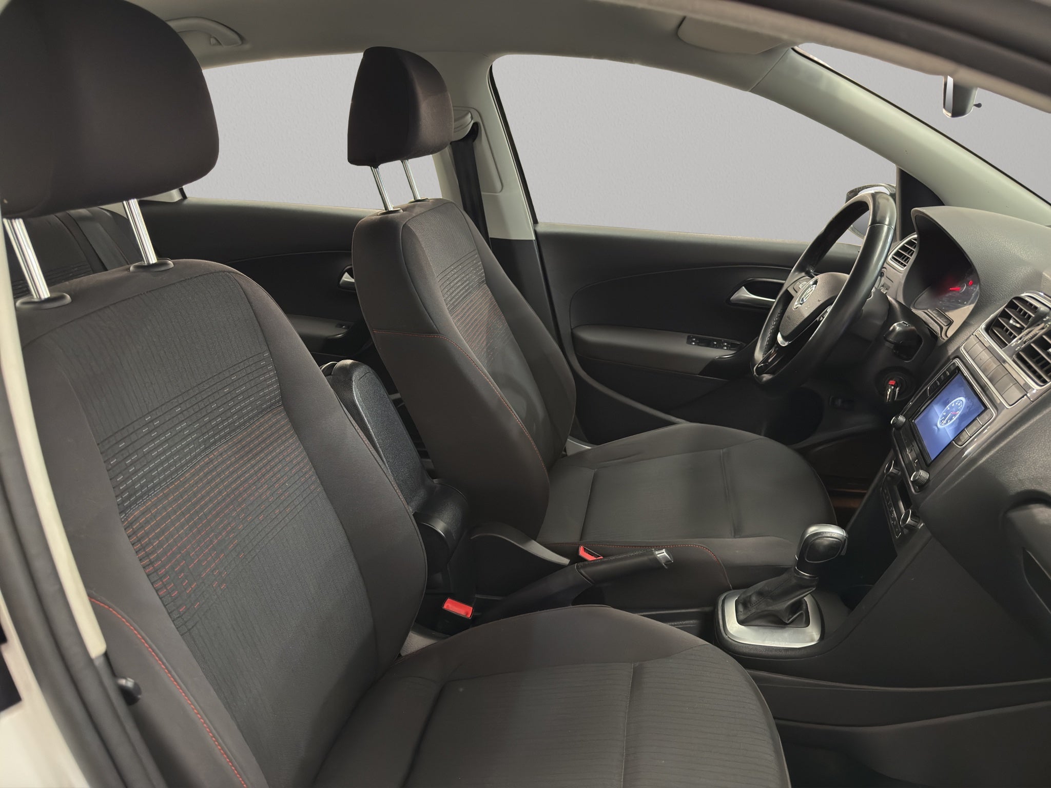 2022 Volkswagen Vento 4 pts. Join, TM5, a/ac., cámara reversa, RA-16