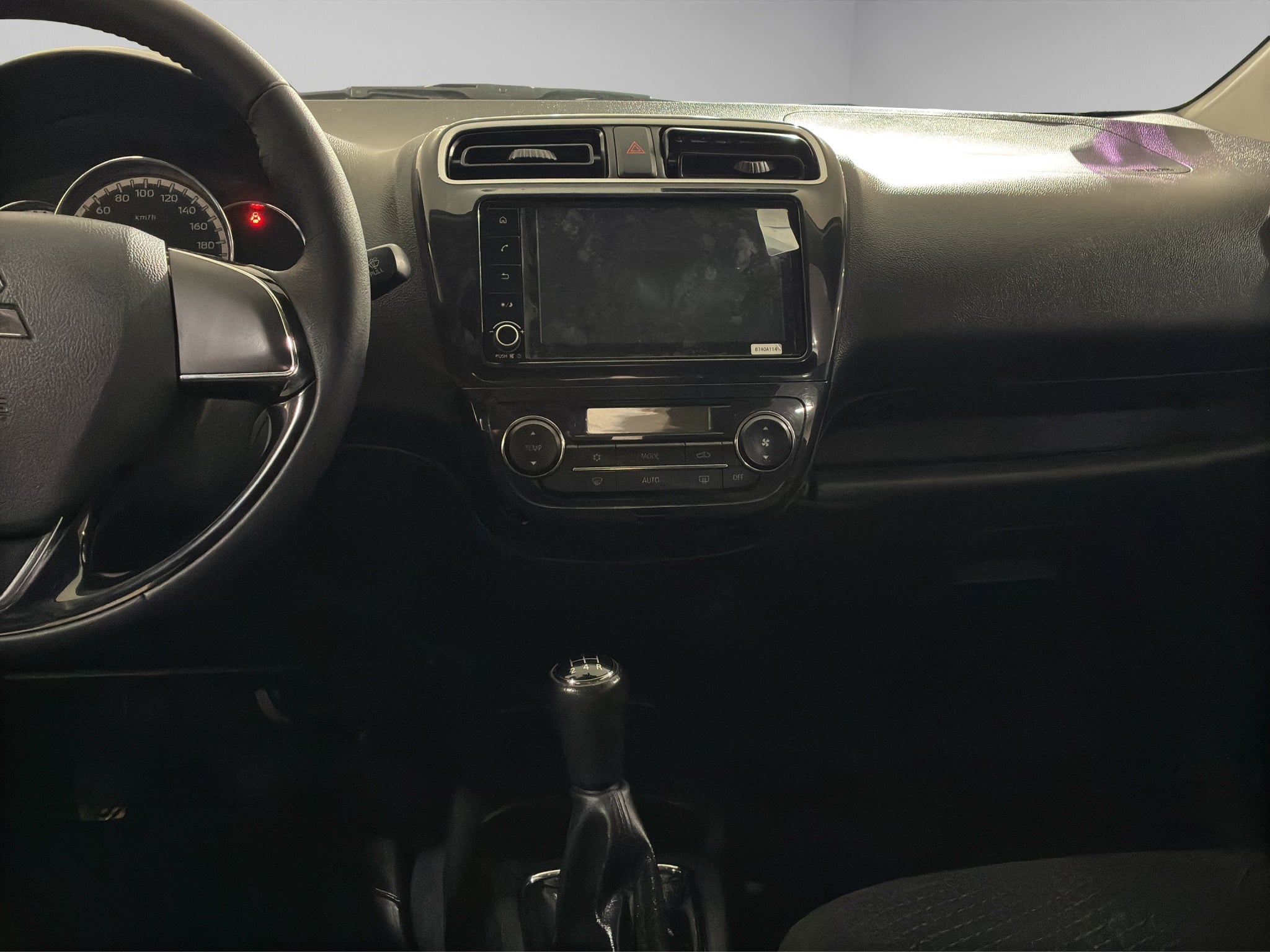 2025 Mitsubishi Mirage 4 pts. G4 GLS, TM5, climatronic, VE, f. niebla, RA-15