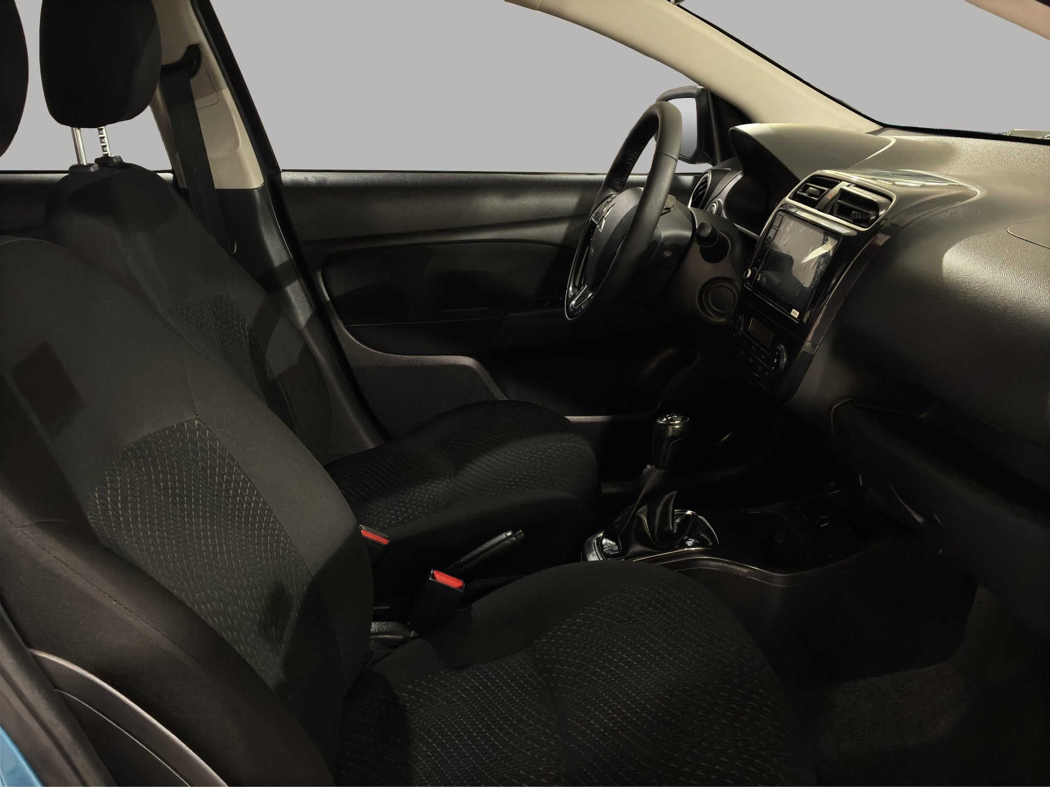 2025 Mitsubishi Mirage 4 pts. G4 GLS, TM5, climatronic, VE, f. niebla, RA-15