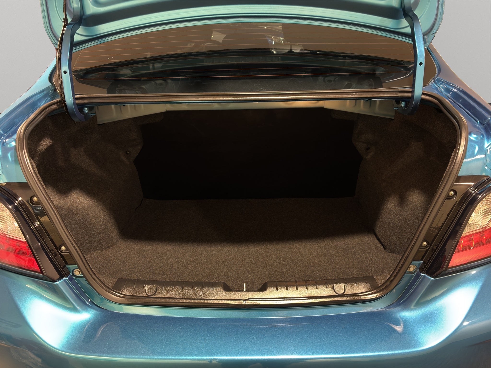 2025 Mitsubishi Mirage 4 pts. G4 GLS, TM5, climatronic, VE, f. niebla, RA-15