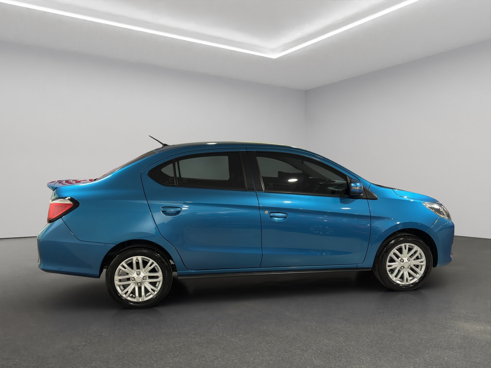 2025 Mitsubishi Mirage 4 pts. G4 GLS, TM5, climatronic, VE, f. niebla, RA-15