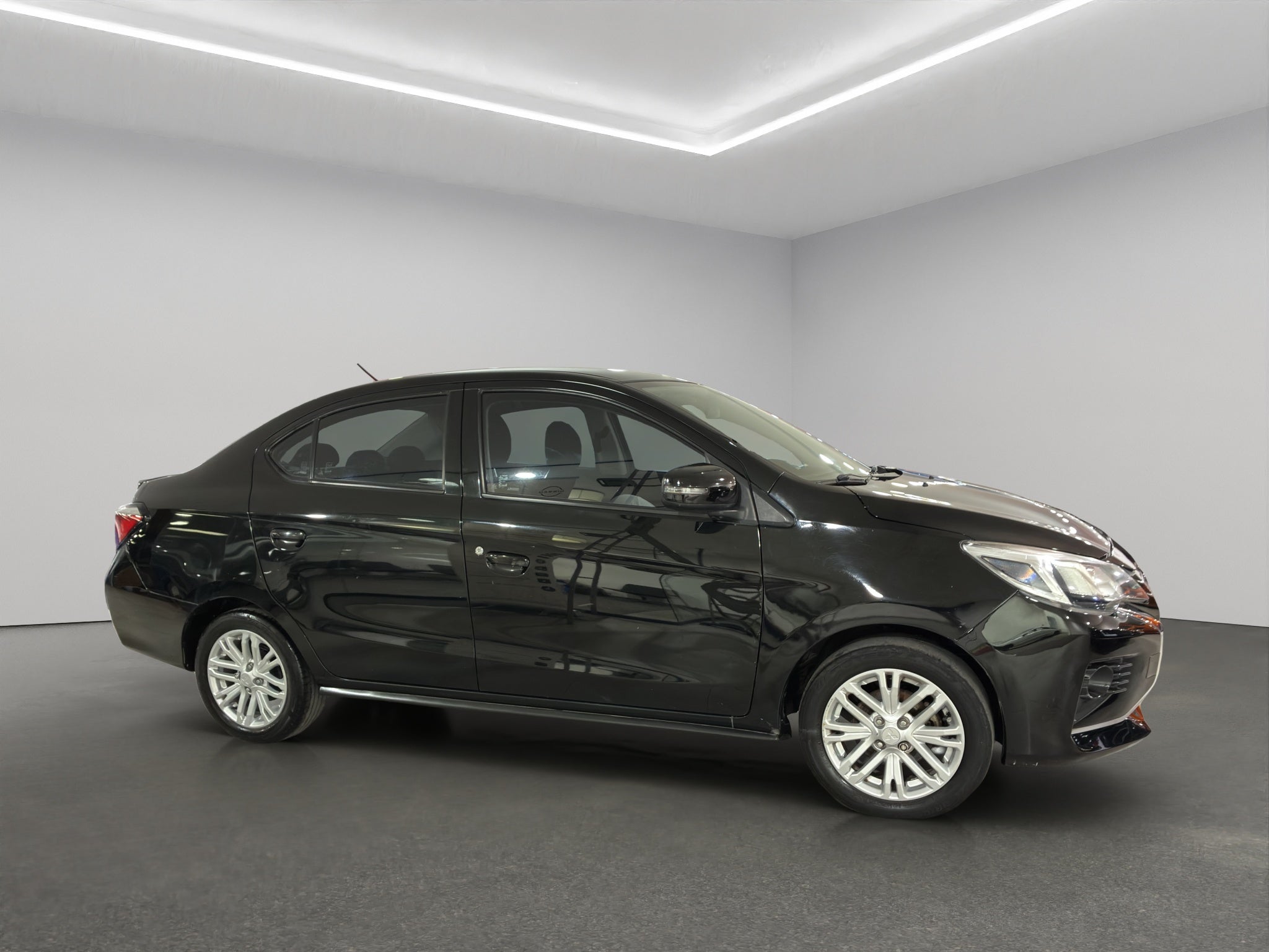 2023 Mitsubishi Mirage 4 pts. G4 GLS, TM5, climatronic, VE, f. niebla, RA-15
