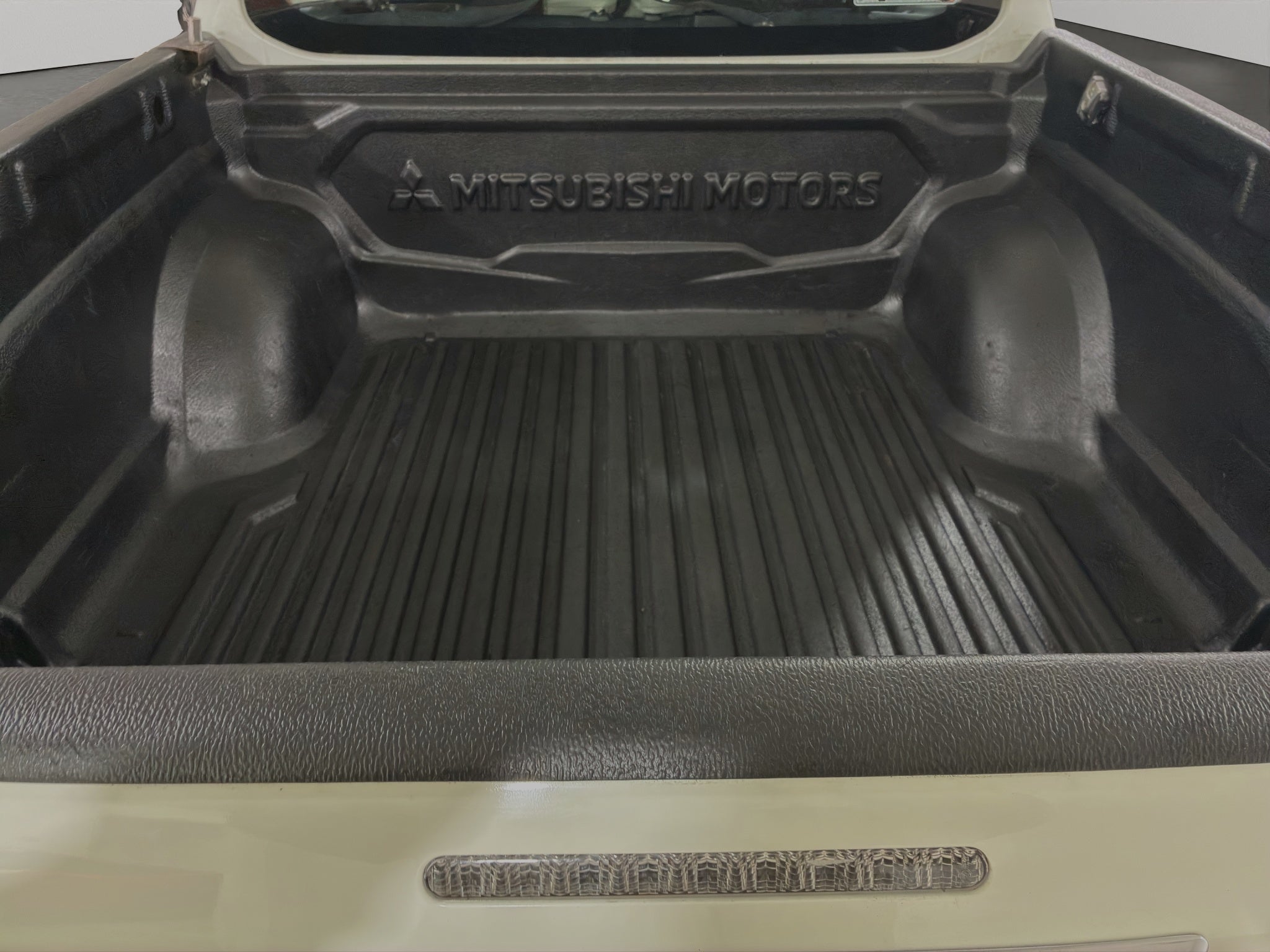 2023 Mitsubishi Comerciales L200 Pick-Up 4 pts. GLX, Doble Cab., 2.4TD, TM5, 4x4