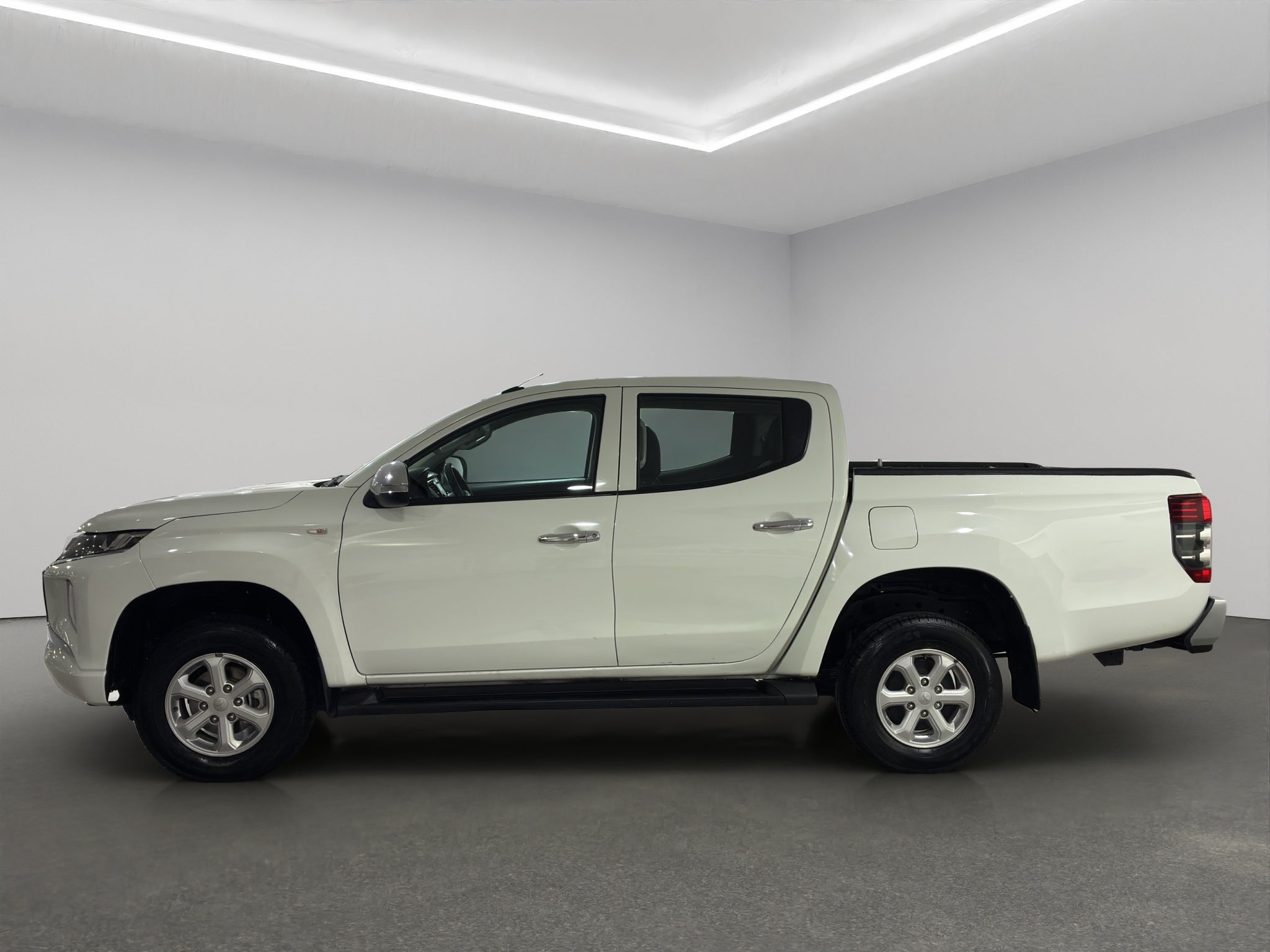 2023 Mitsubishi Comerciales L200 Pick-Up 4 pts. GLX, Doble Cab., 2.4TD, TM5, 4x4