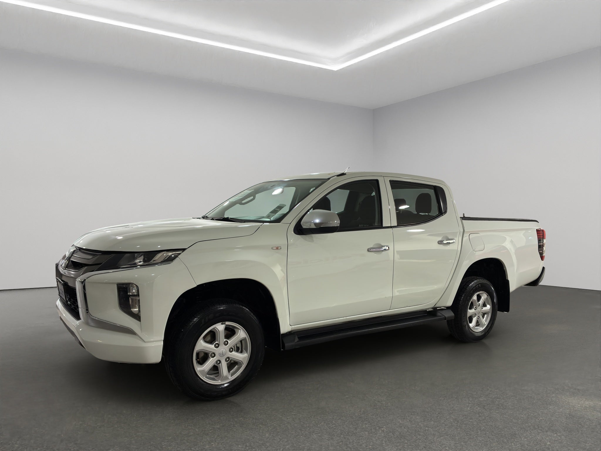 2023 Mitsubishi Comerciales L200 Pick-Up 4 pts. GLX, Doble Cab., 2.4TD, TM5, 4x4