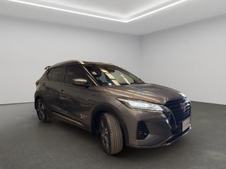 2024 Nissan Kicks VUD 5 pts. Exclusive e-Power, E-REV, TA, piel, RA-17 (línea anterior)