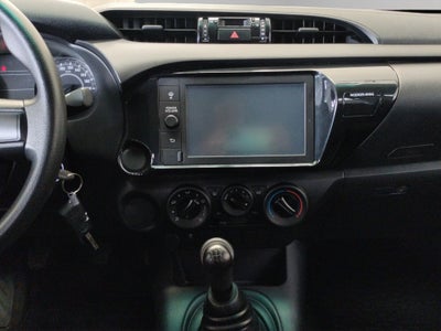 2023 Toyota Comerciales Hilux Pick-Up 4 pts. Base, Doble Cab., TM5, a/ac., VE del.