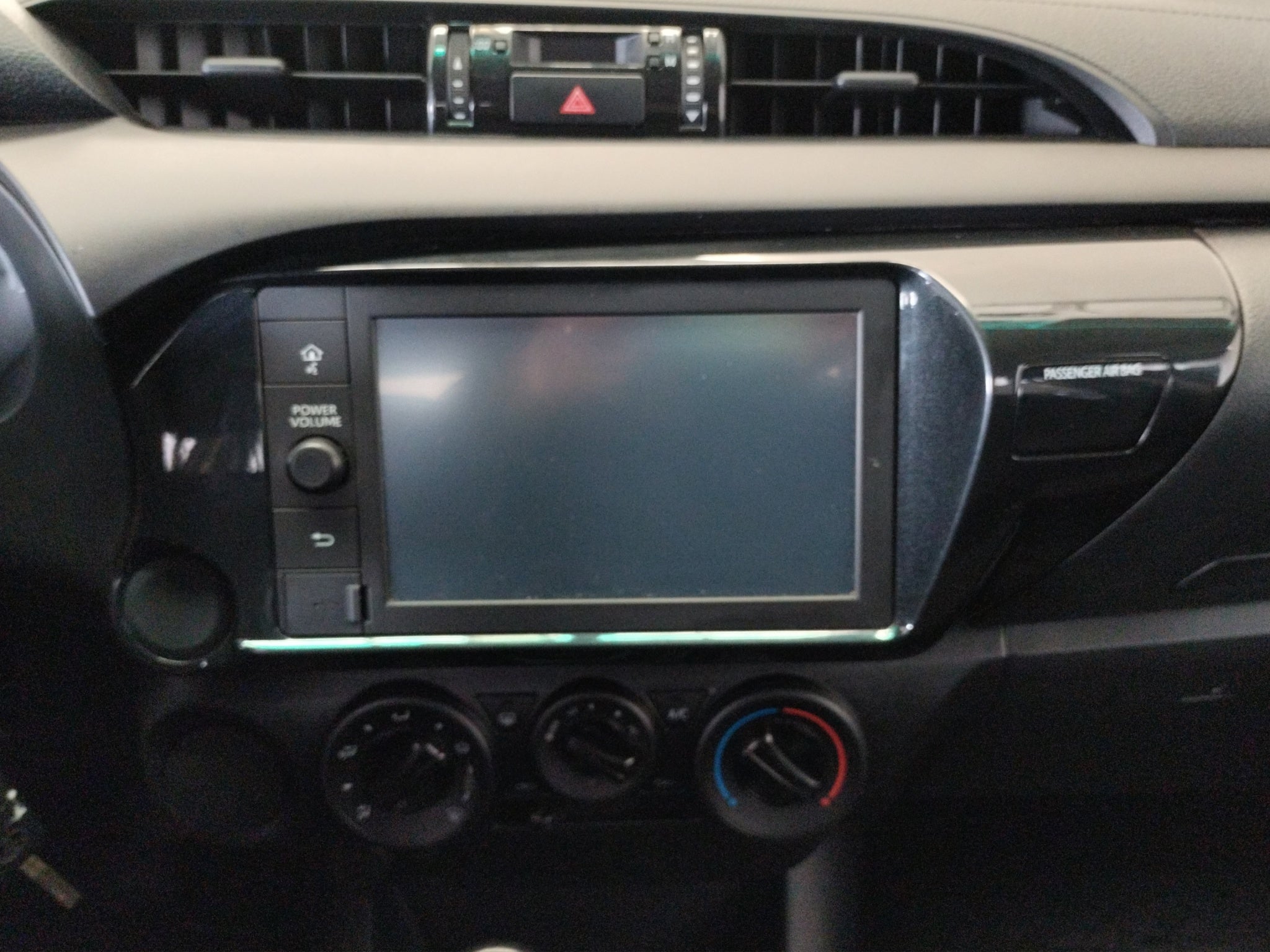 2023 Toyota Comerciales Hilux Pick-Up 4 pts. Base, Doble Cab., TM5, a/ac., VE del.