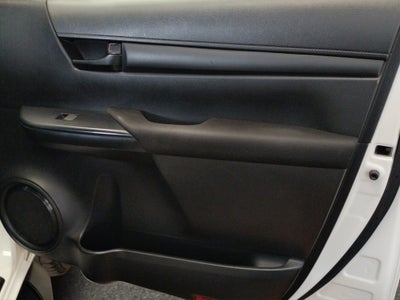 2023 Toyota Comerciales Hilux Pick-Up 4 pts. Base, Doble Cab., TM5, a/ac., VE del.