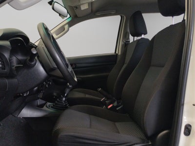 2023 Toyota Comerciales Hilux Pick-Up 4 pts. Base, Doble Cab., TM5, a/ac., VE del.