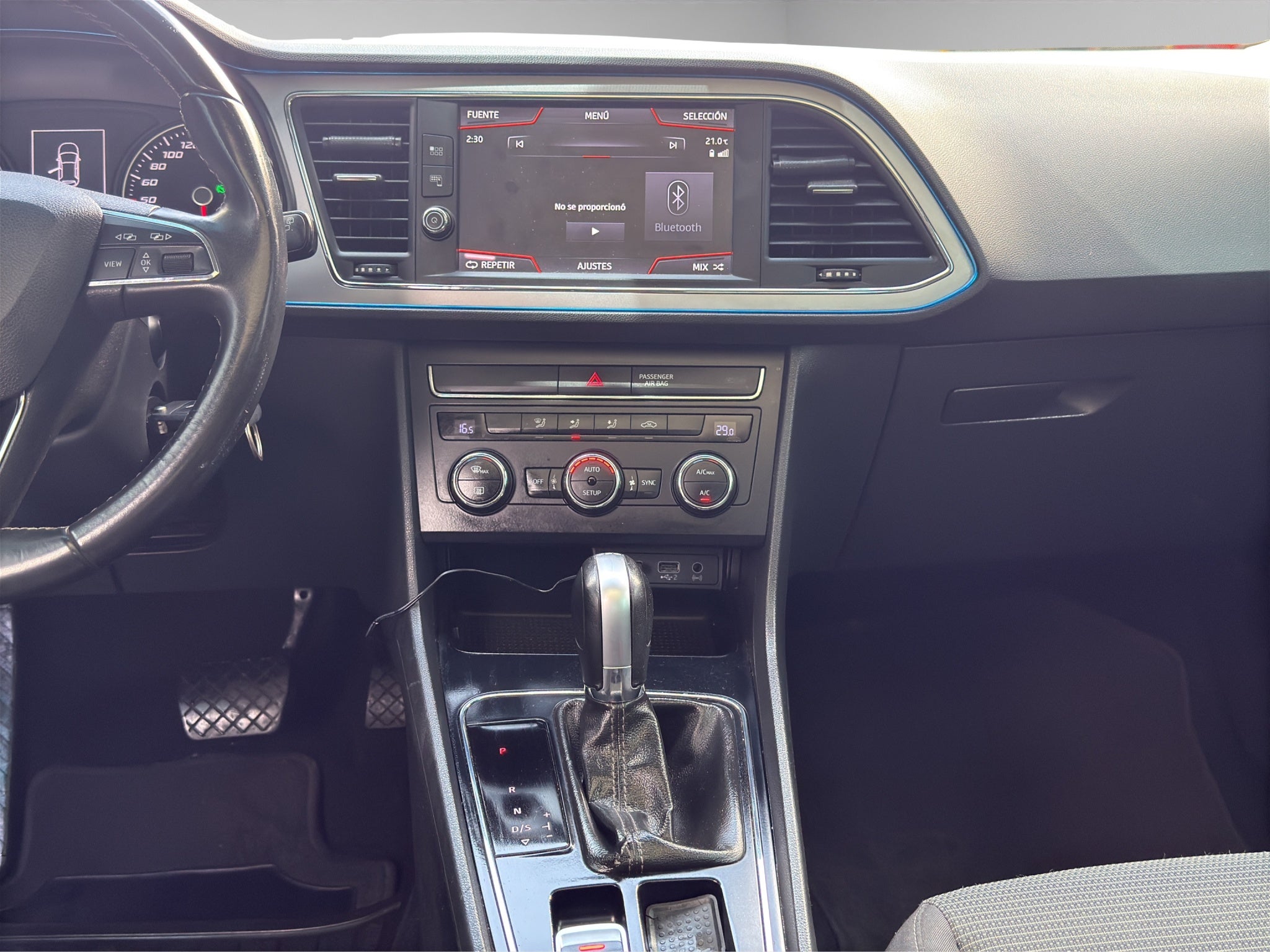2019 Seat León 5 pts. ST Style, 150 HP, 1.4T, DSG, climatronic, QC, f. led, RA-17