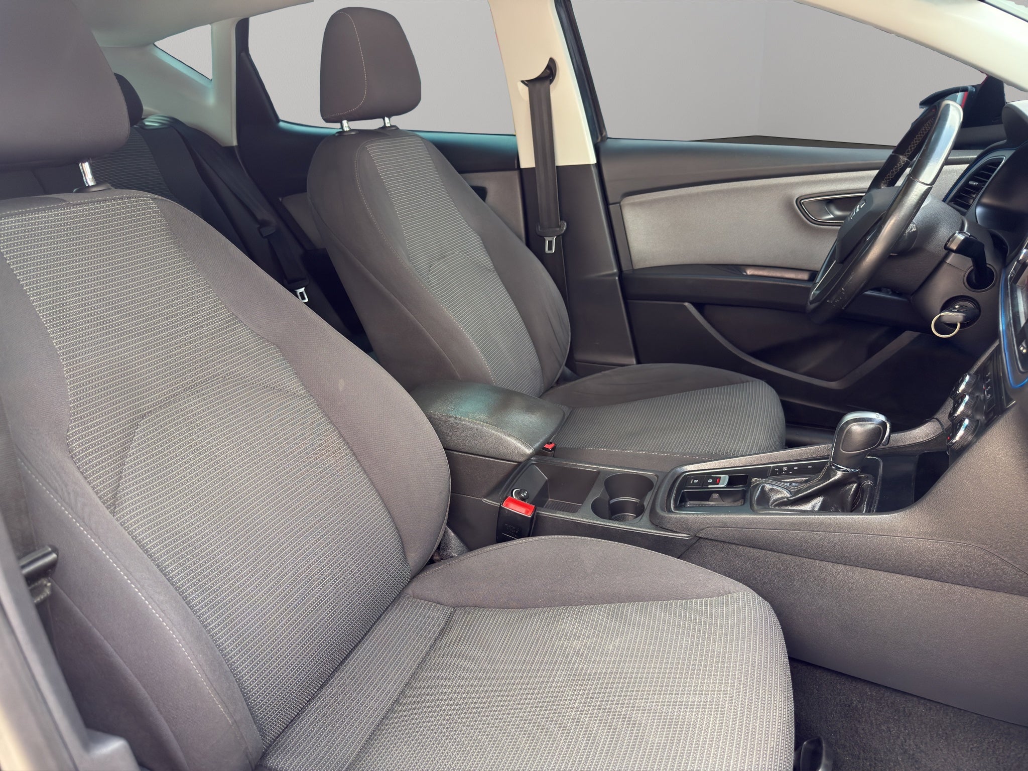 2019 Seat León 5 pts. ST Style, 150 HP, 1.4T, DSG, climatronic, QC, f. led, RA-17