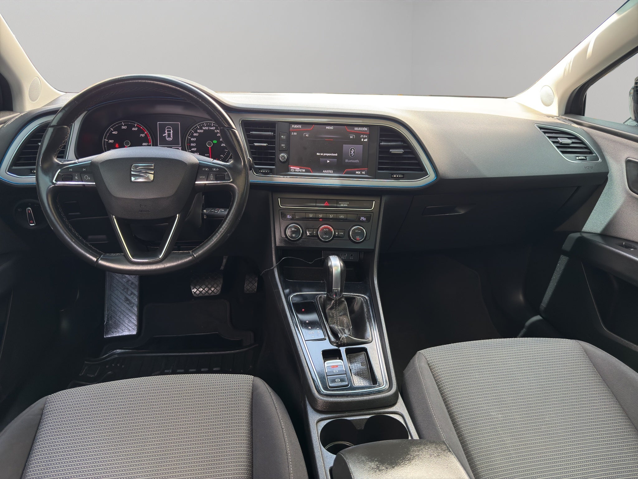 2019 Seat León 5 pts. ST Style, 150 HP, 1.4T, DSG, climatronic, QC, f. led, RA-17