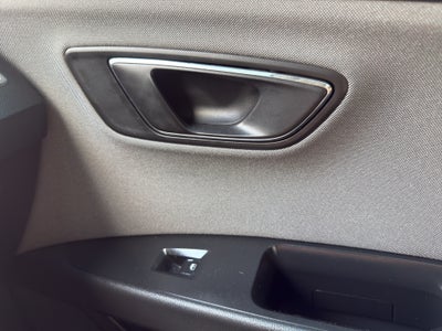 2019 Seat León 5 pts. ST Style, 150 HP, 1.4T, DSG, climatronic, QC, f. led, RA-17