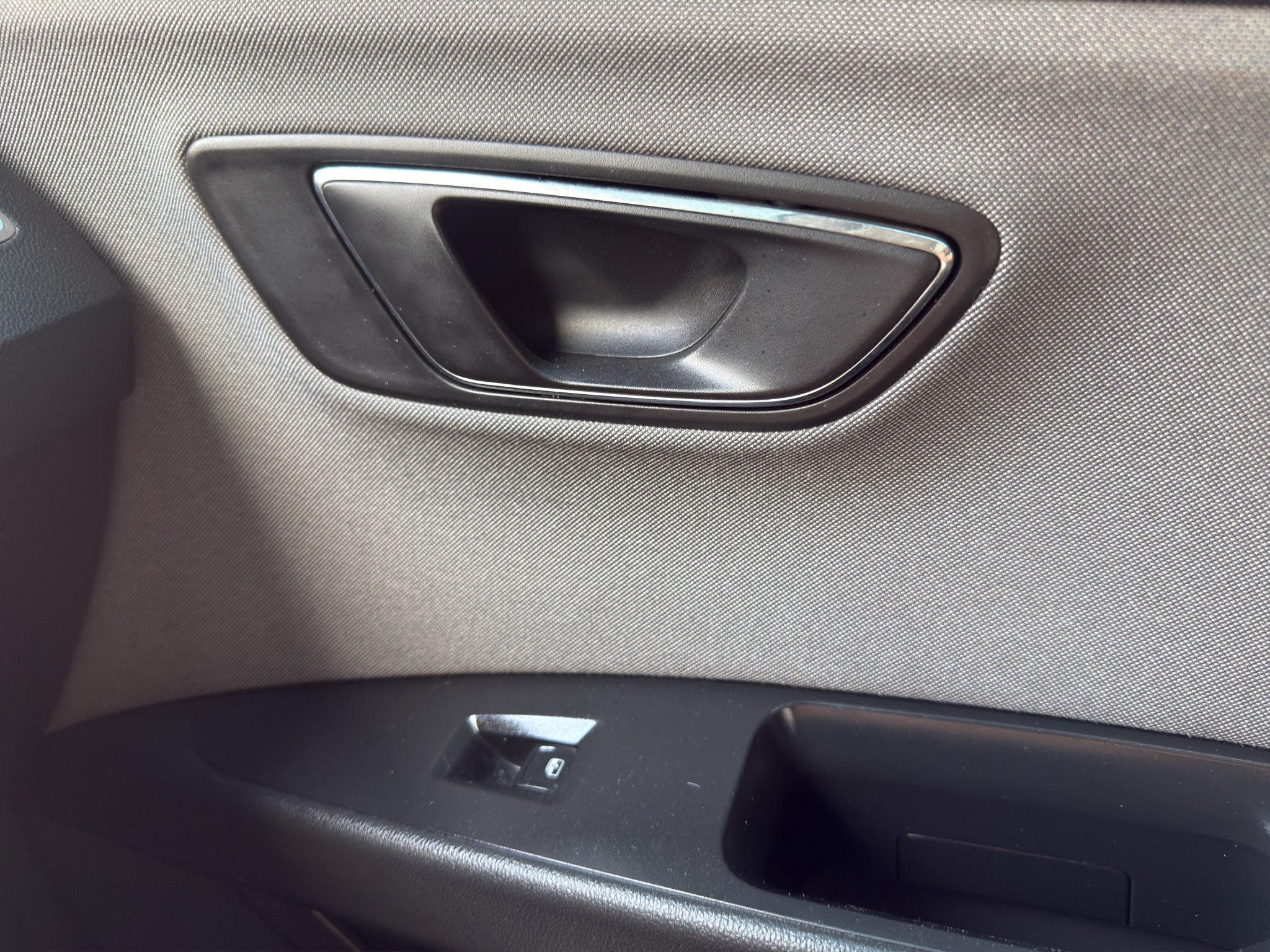 2019 Seat León 5 pts. ST Style, 150 HP, 1.4T, DSG, climatronic, QC, f. led, RA-17