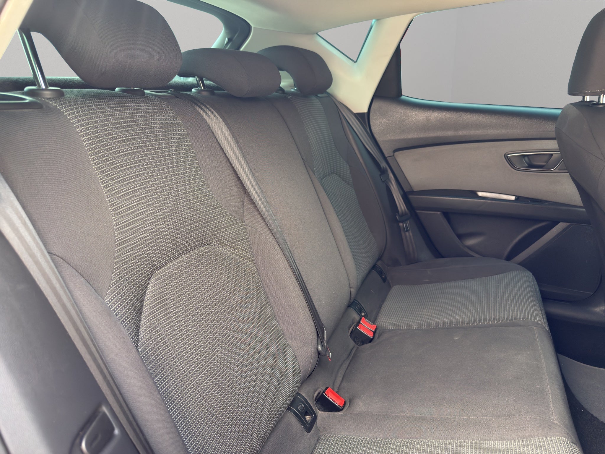 2019 Seat León 5 pts. ST Style, 150 HP, 1.4T, DSG, climatronic, QC, f. led, RA-17