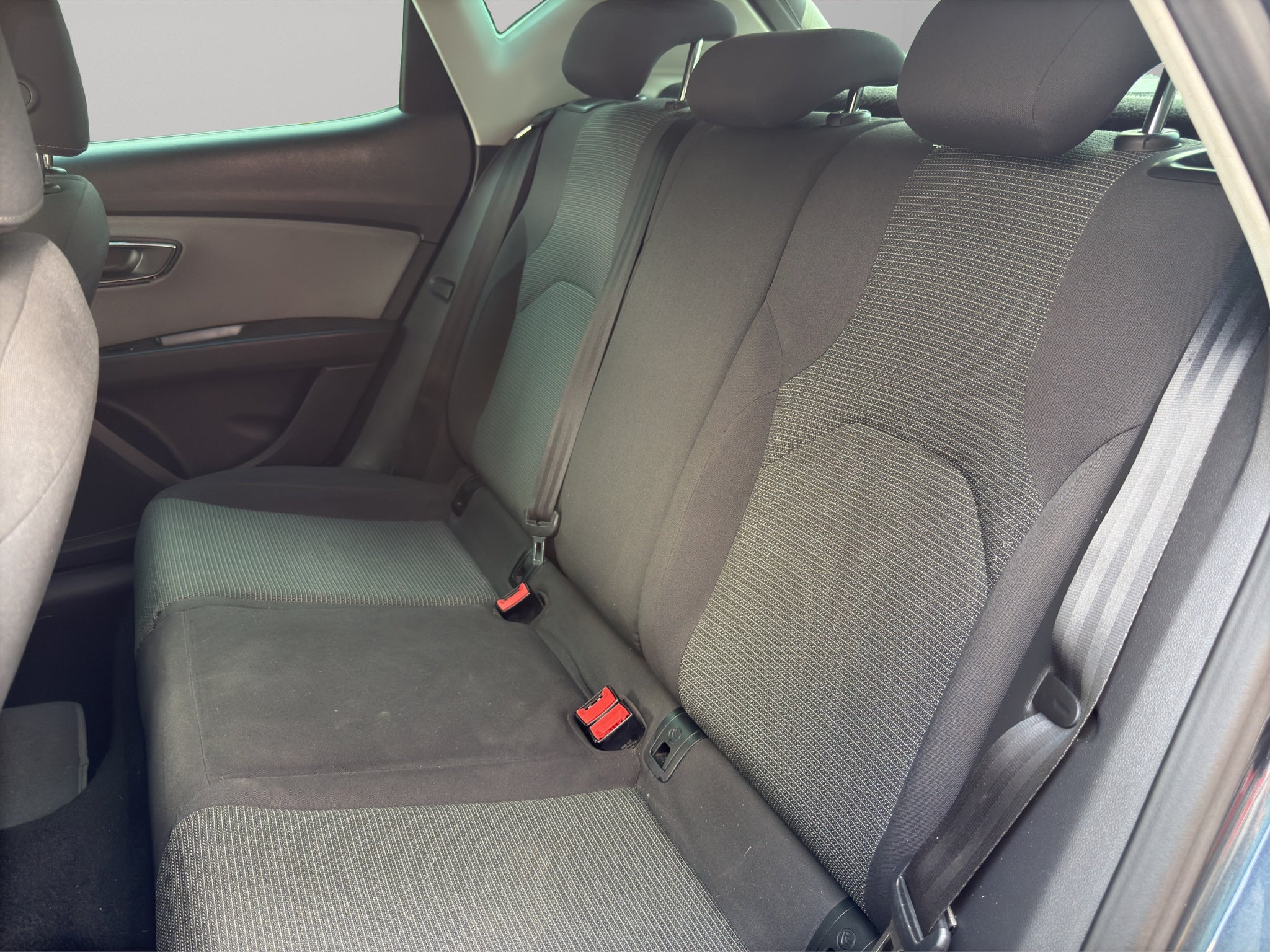 2019 Seat León 5 pts. ST Style, 150 HP, 1.4T, DSG, climatronic, QC, f. led, RA-17