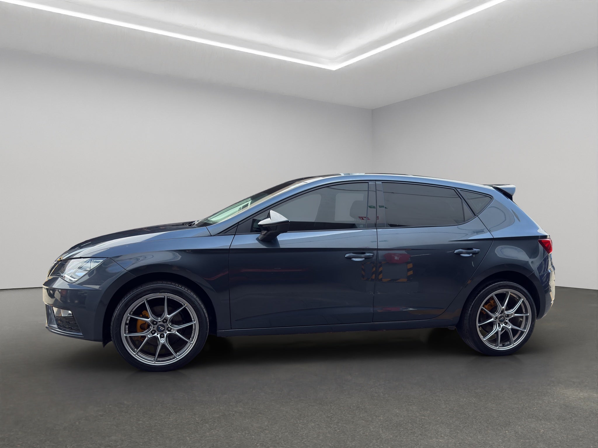 2019 Seat León 5 pts. ST Style, 150 HP, 1.4T, DSG, climatronic, QC, f. led, RA-17