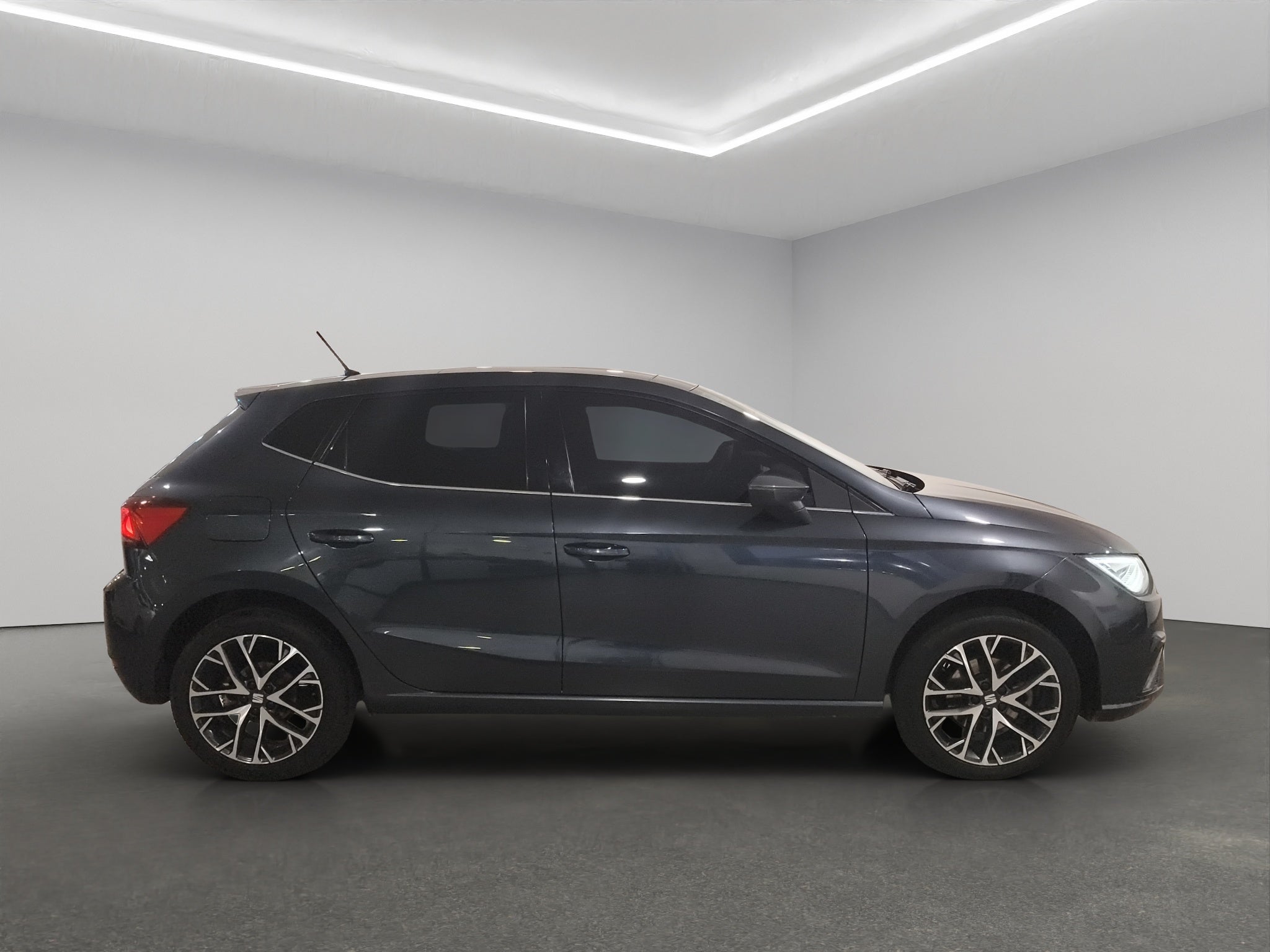 2023 Seat Ibiza 5 pts. Xcellence, 110 HP, 1.6l, TM5, a/ac., QC, f. led, RA-16
