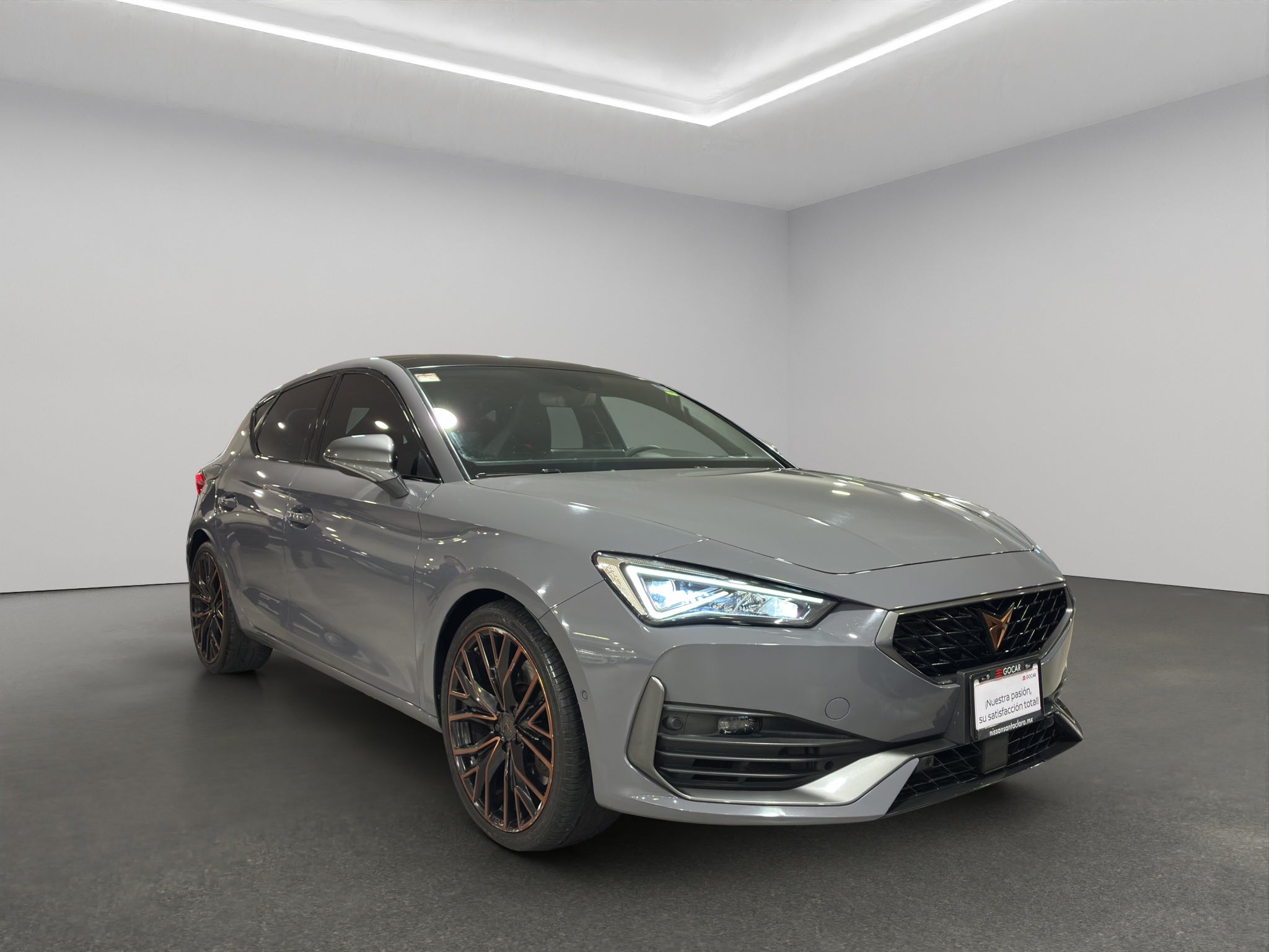 2024 Cupra León 5 pts. High, 300 HP, 2.0T, DSG, QC, RA-19 (línea anterior)