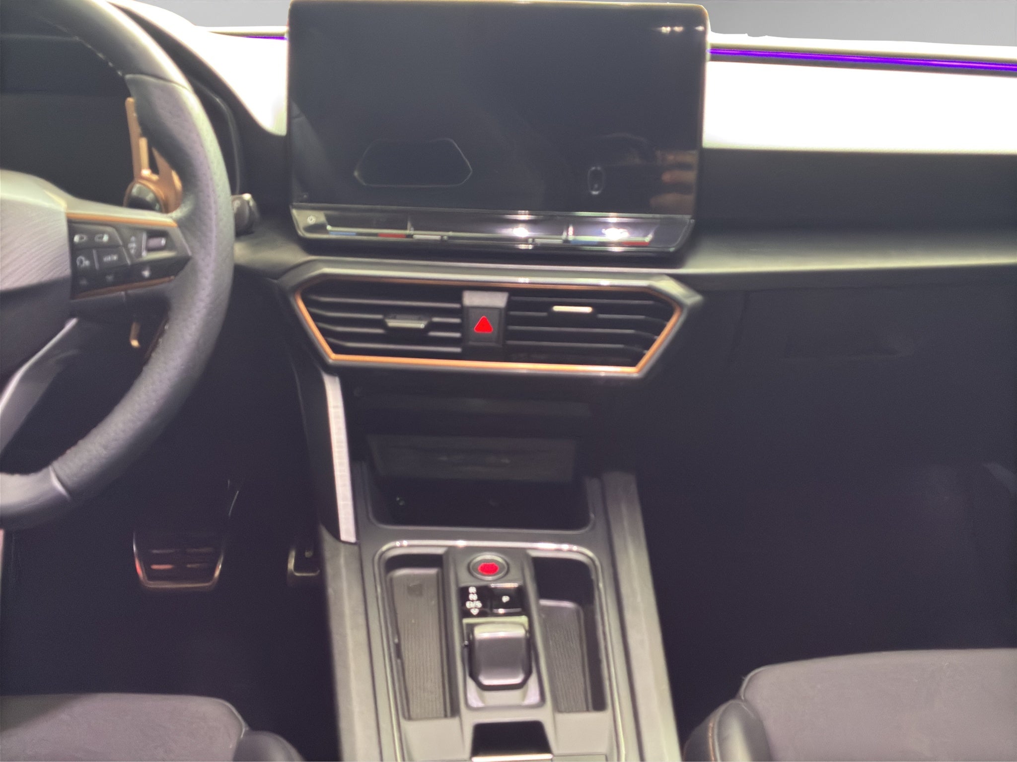 2024 Cupra León 5 pts. High, 300 HP, 2.0T, DSG, QC, RA-19 (línea anterior)