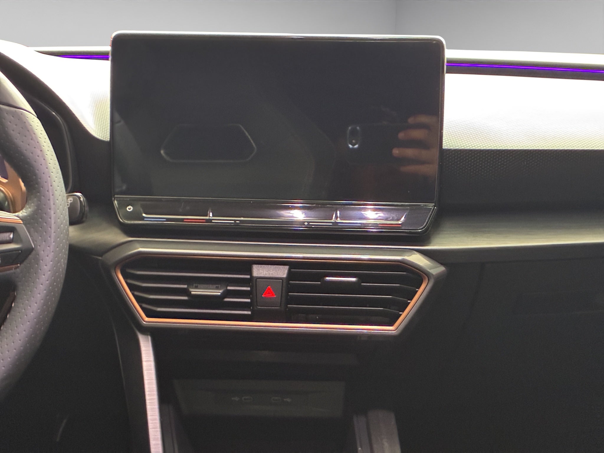 2024 Cupra León 5 pts. High, 300 HP, 2.0T, DSG, QC, RA-19 (línea anterior)
