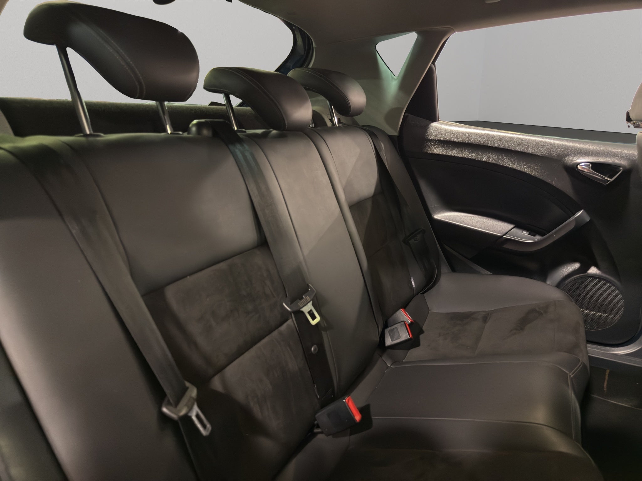 2015 Seat Ibiza 5 pts. Style, 105 HP, 1.6l, DSG, a/ac., QC, CD, RA-15